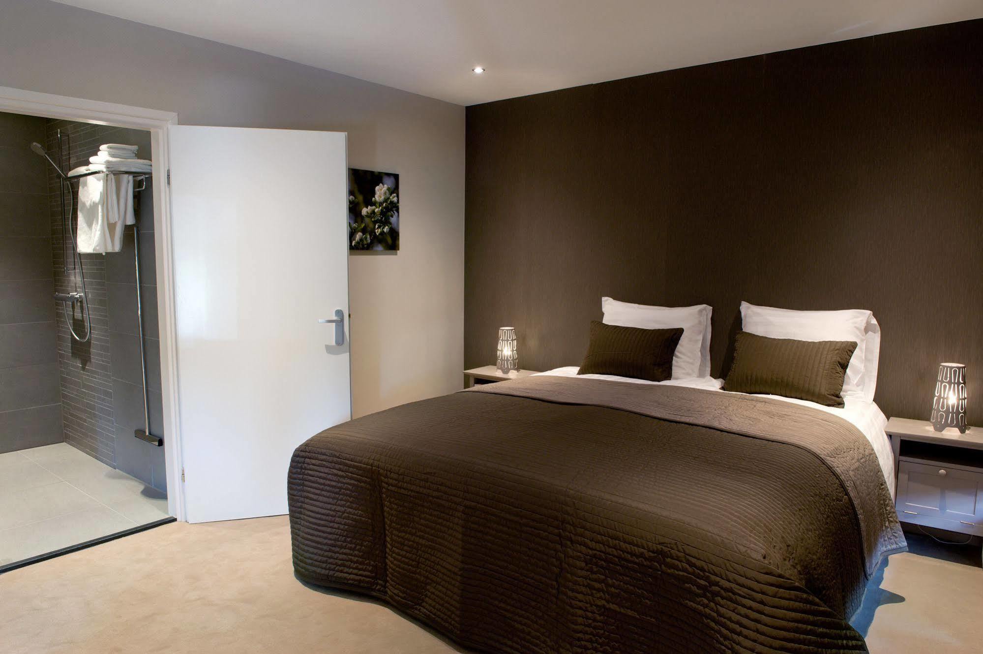 Hotel-Restaurant Thuis! Dinteloord 외부 사진