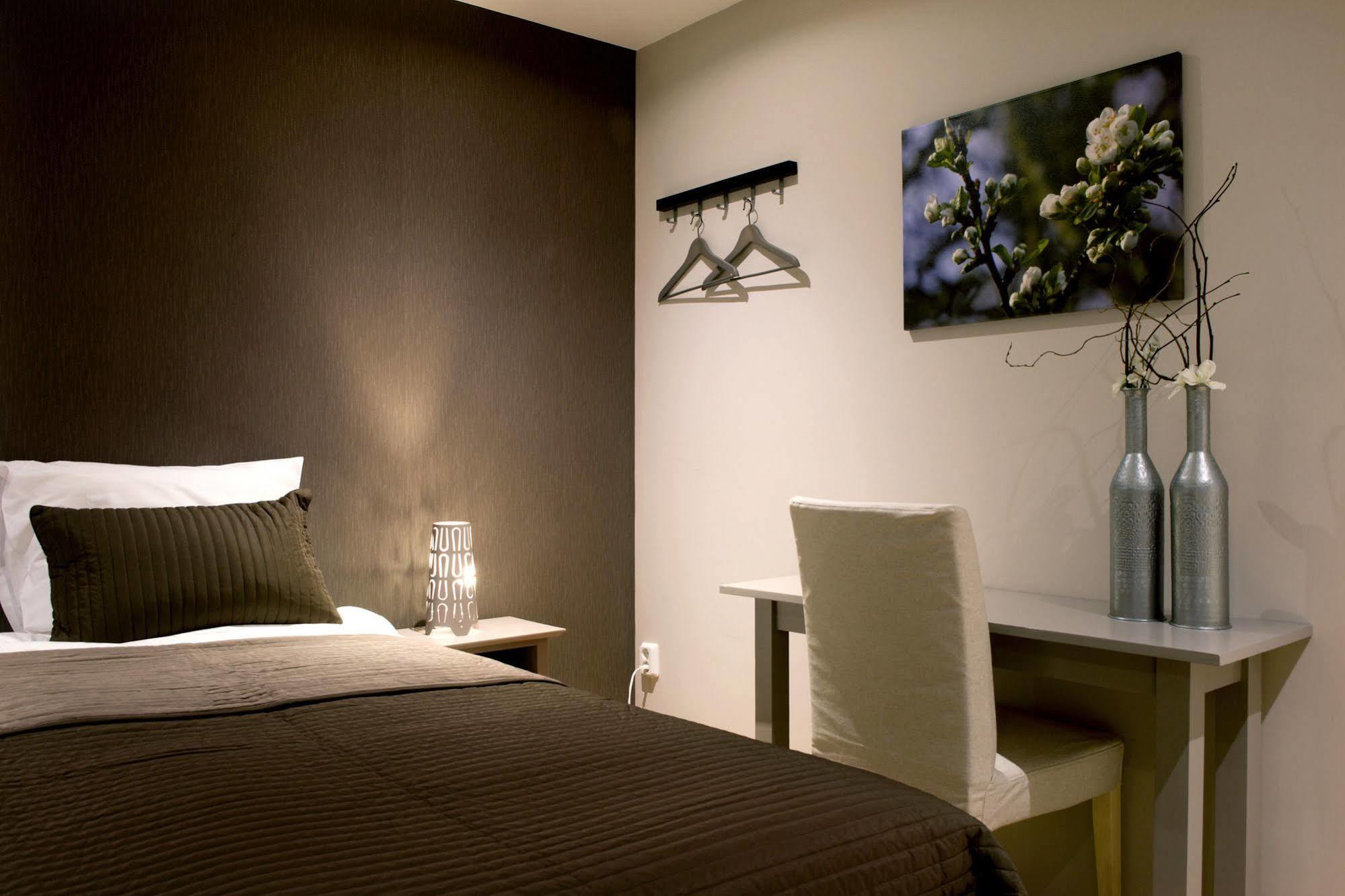 Hotel-Restaurant Thuis! Dinteloord 외부 사진