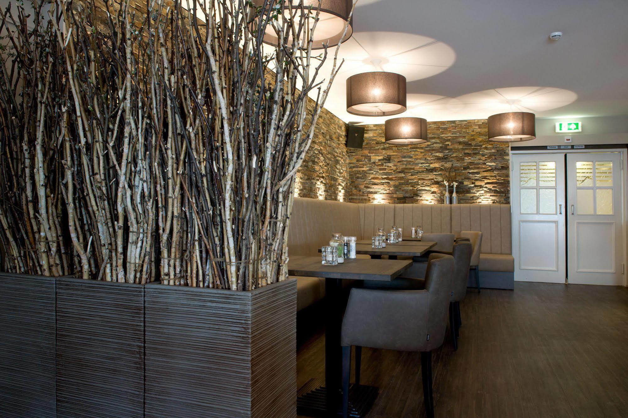 Hotel-Restaurant Thuis! Dinteloord 외부 사진