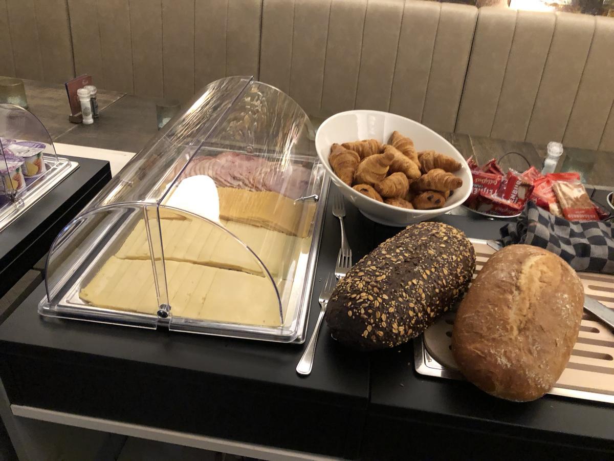 Hotel-Restaurant Thuis! Dinteloord 외부 사진