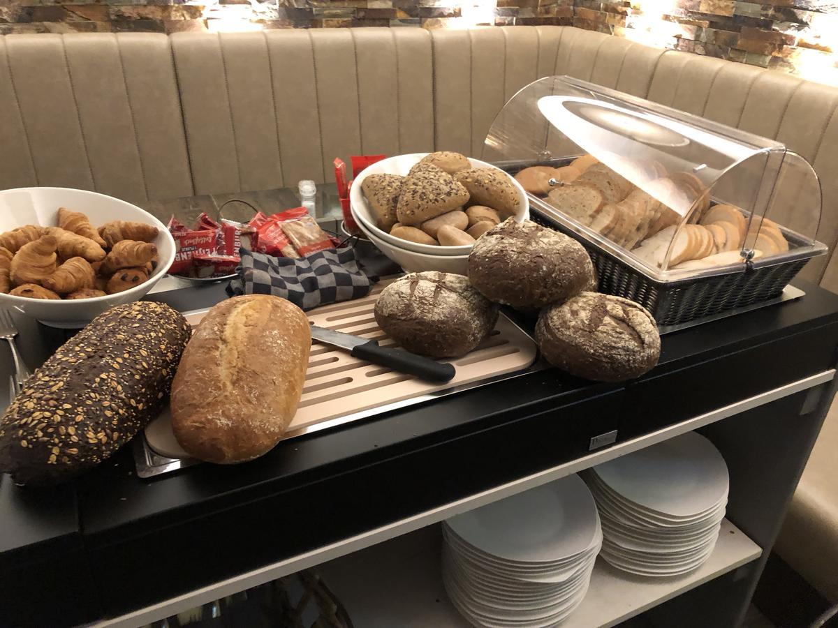 Hotel-Restaurant Thuis! Dinteloord 외부 사진